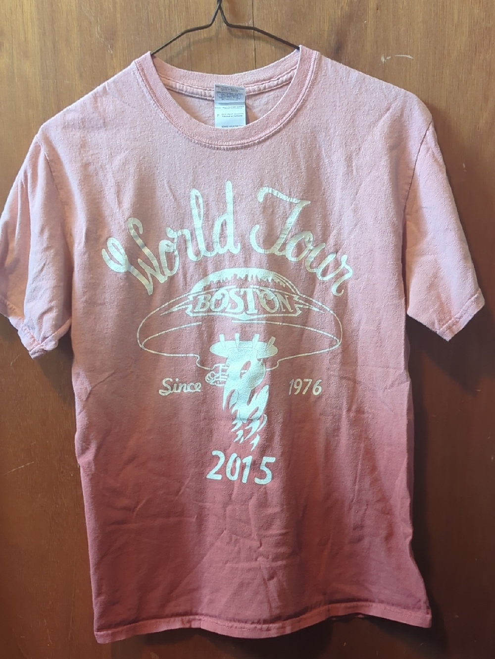 Gildan Boston World Tour 2015 Band Shirt In Pink Men's Small